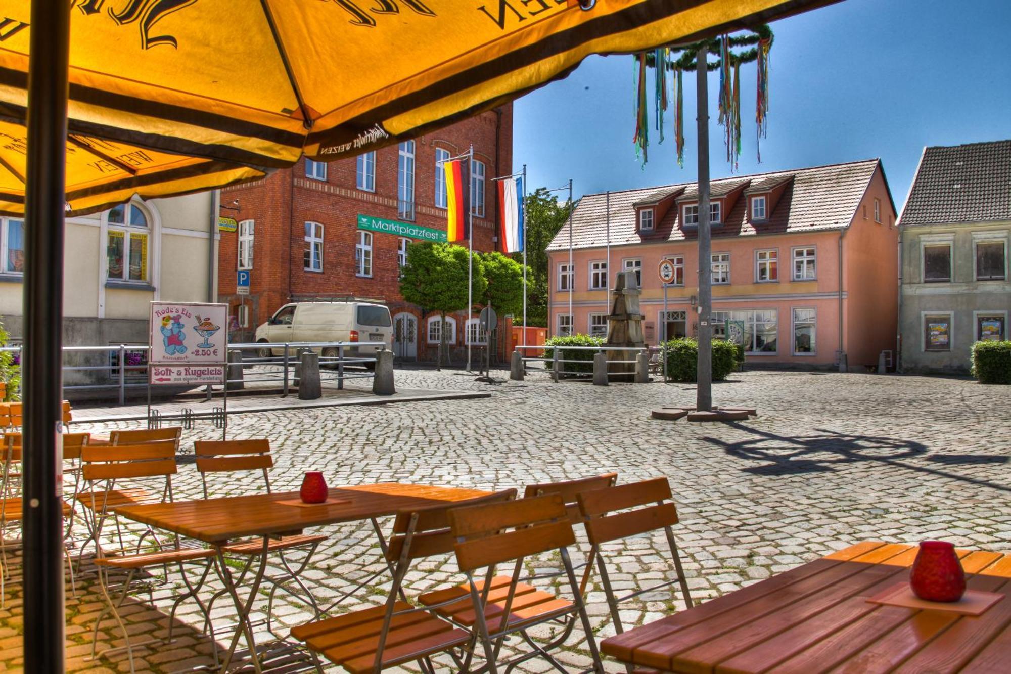 Hotel Am Markt Altentreptow Dış mekan fotoğraf